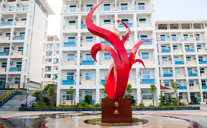 定制不銹鋼雕塑怎么選比較好？