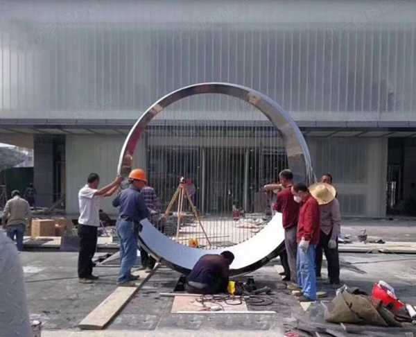 現(xiàn)代園林景觀(guān)雕塑如何進(jìn)行包裝運(yùn)輸？?jī)?yōu)藝雕塑廠(chǎng)家為您支招