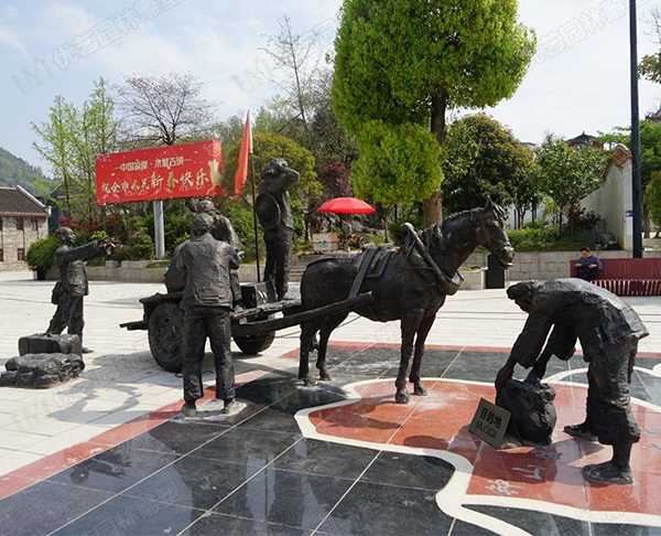 定制一座大型銅雕塑價格大致為多少？