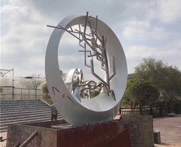 不銹鋼雕塑廠家分析不銹鋼雕塑生銹了怎么辦？