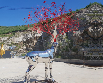 人們?yōu)槭裁聪矚g擺放不銹鋼鹿雕塑？