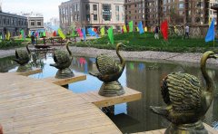 銅雕塑廠家分析銅雕塑選擇應(yīng)該注意哪些問題？